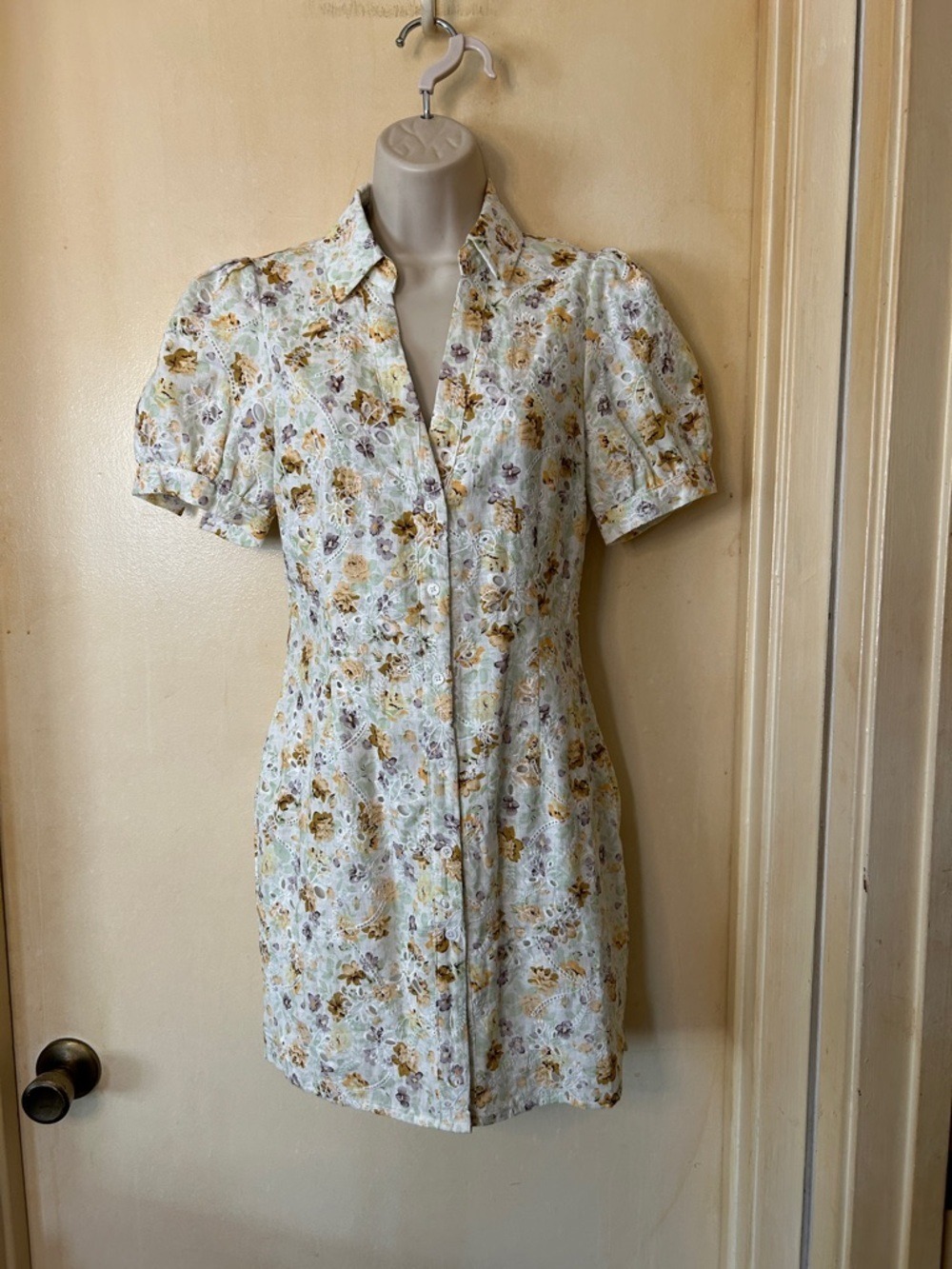 Free the Roses Floral Button-Front Mini Dress in White and Mustard size XS